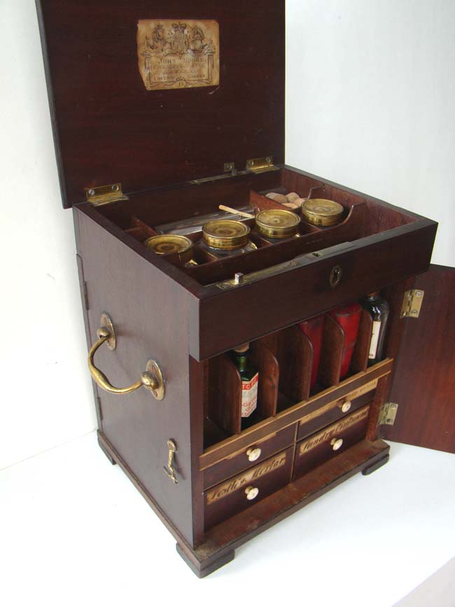 A RARE English double-sided Medicine Chest, possibly used aboard ship, circa 1800-1825 — image 3